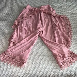 Solitaire brand flyaway tulip hem pant size M. Like new!